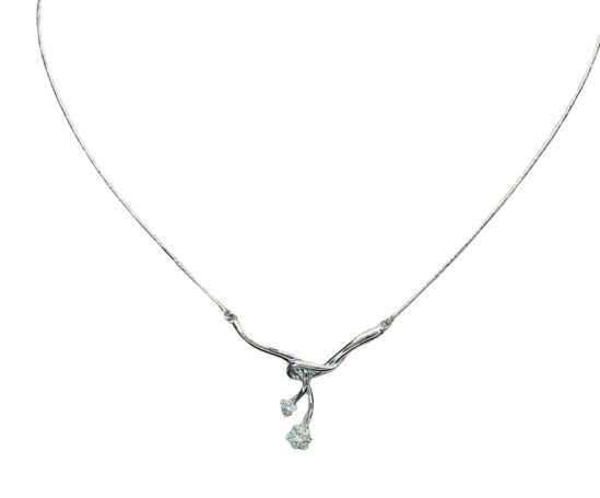 Kalung Koyek Berlian Model Pita Silang Segitiga dan Bunga