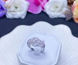 Cincin Berlian Model Bulat Besar Kombinasi Bulat Kecil