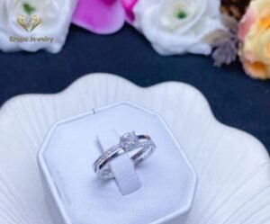 Cincin Berlian Model Solitaire Kombinasi Listring Dan Polos