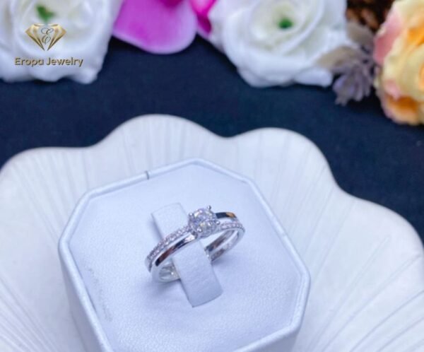 Cincin Berlian Model Solitaire Kombinasi Listring Dan Polos