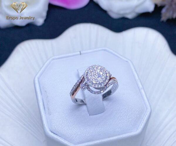Cincin Berlian Model Bulat Solitaire Silang Bawah